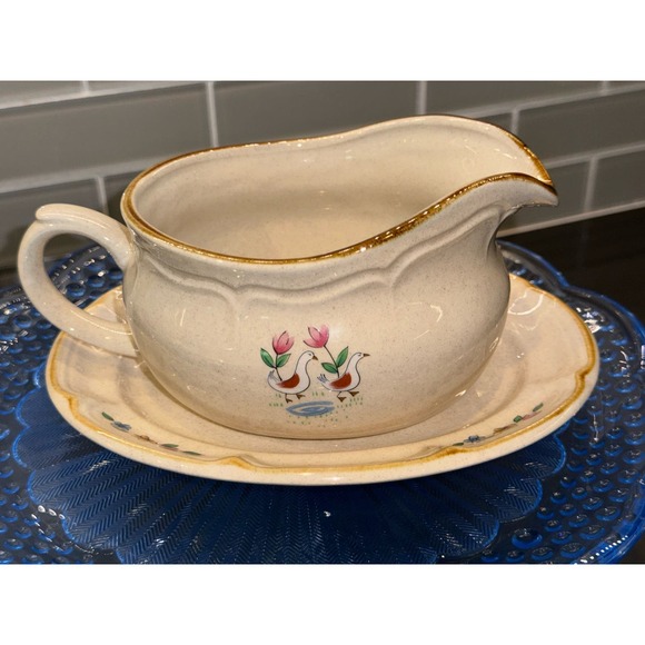 Vintage International “Heartland” Stoneware Gravy Boat And Underplate - Picture 1 of 3